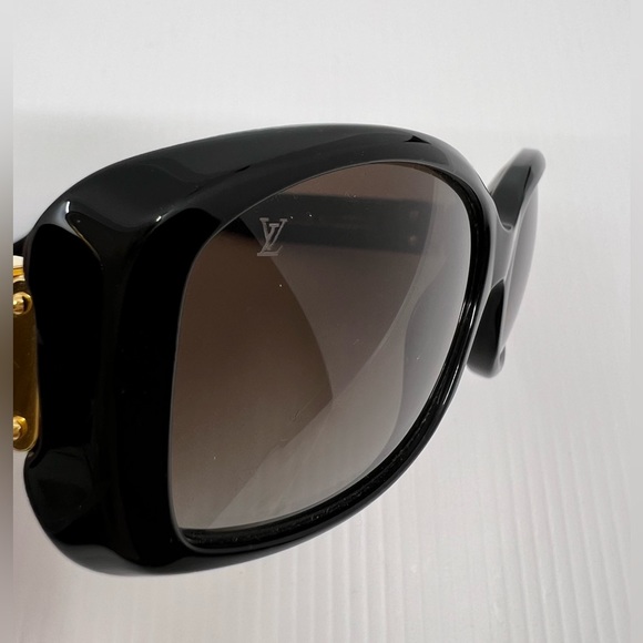 Louis Vuitton Soupcon PM Black Gold-Hinged Sunglasses - Picture 13 of 16